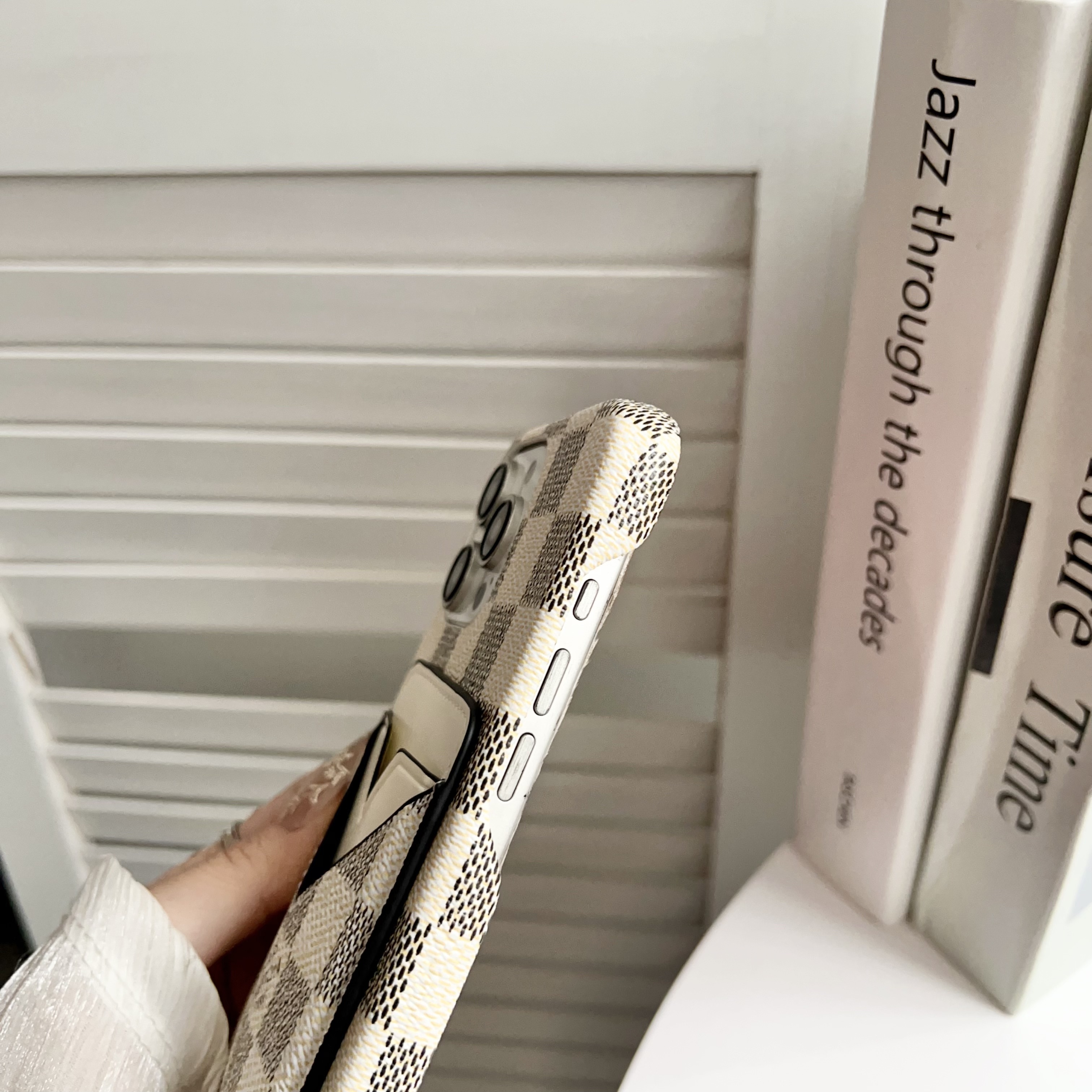 Leather Monogram iPhone Case With Card Holder White-VXK251525