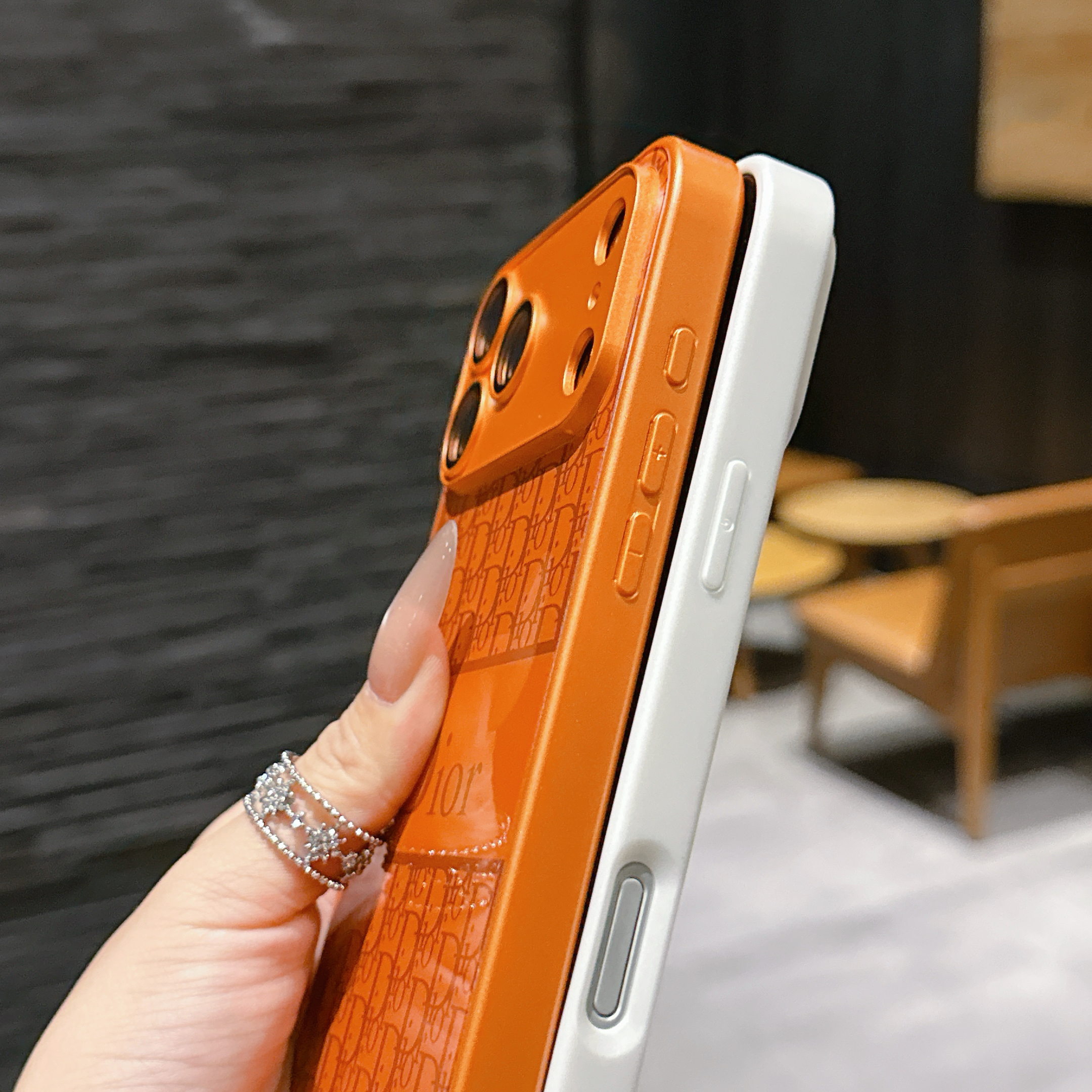 Classic CD iPhone case orange– GZLV0011