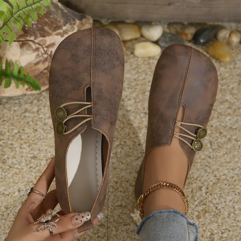 Soft-soled round-toe buckled flats