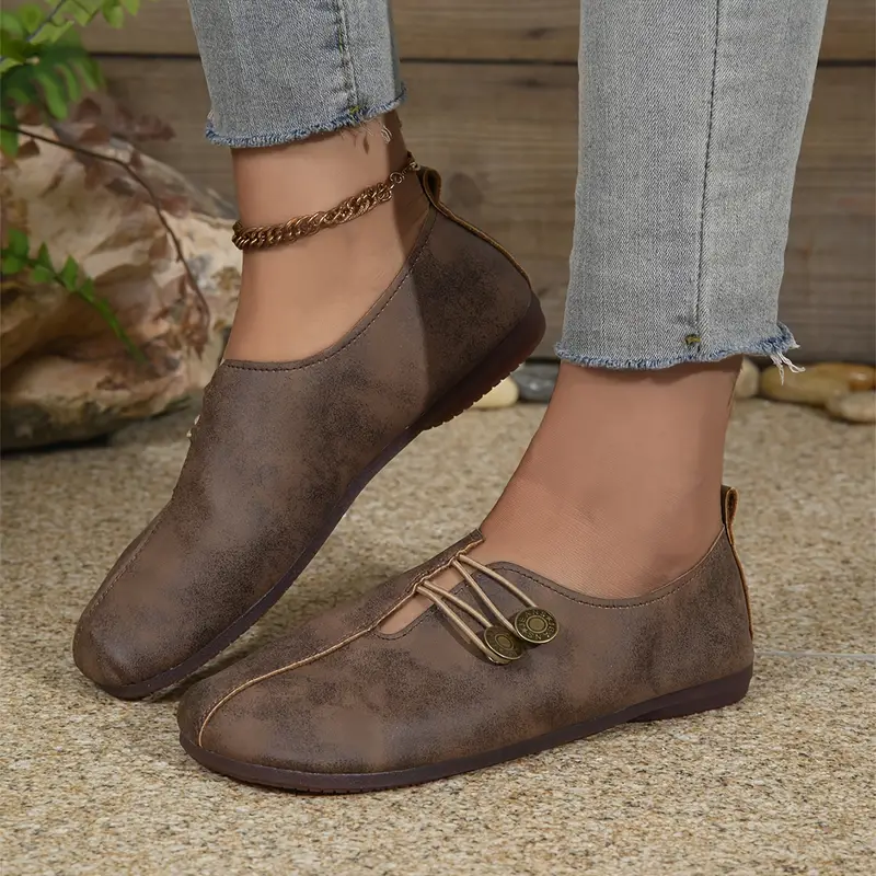 Soft-soled round-toe buckled flats