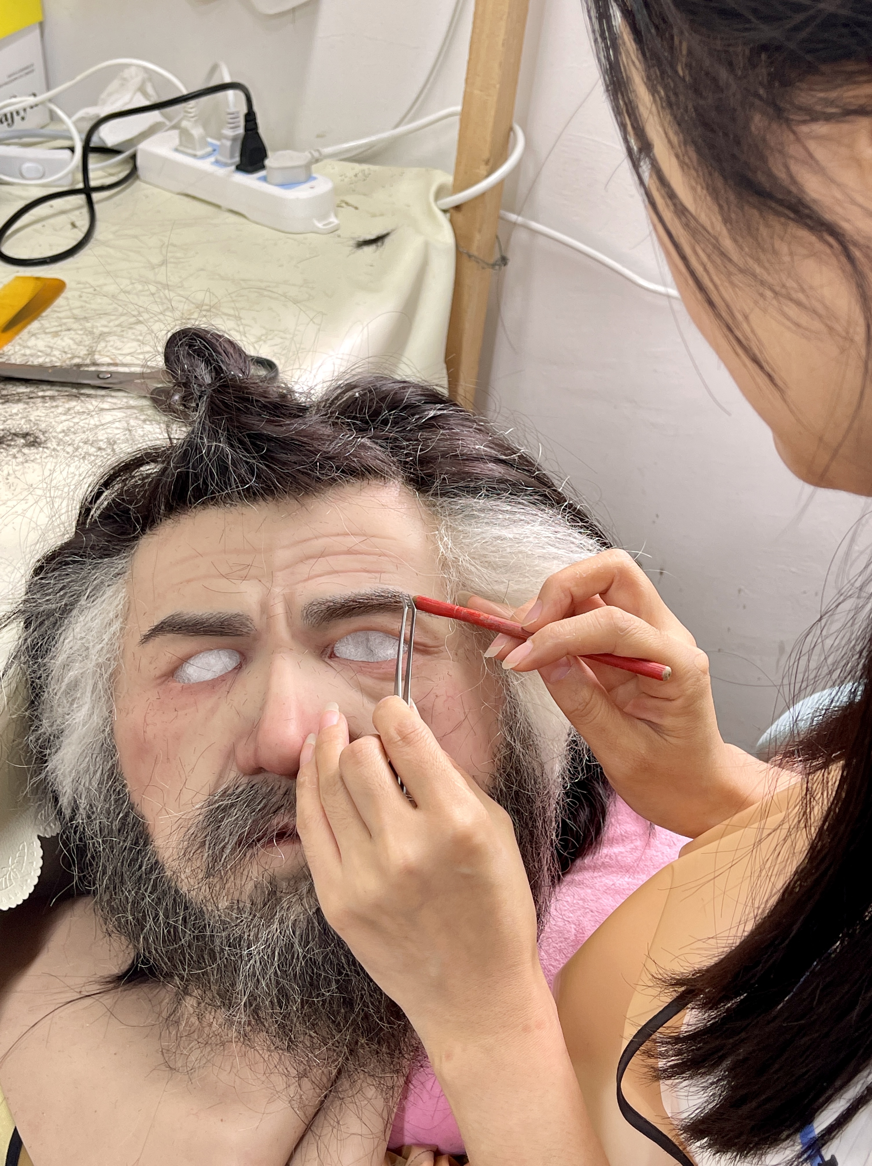 Detailed eyebrow implantation for realistic silicone mask
