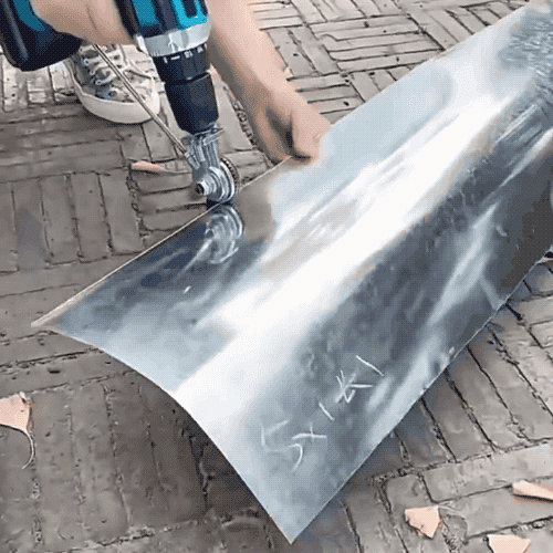 Tragbare und multifunktionale Metallschere