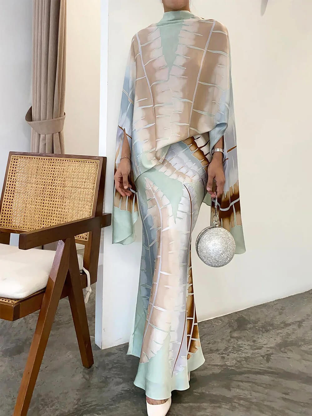 Elegant botanical print turtleneck suit-Mesadic