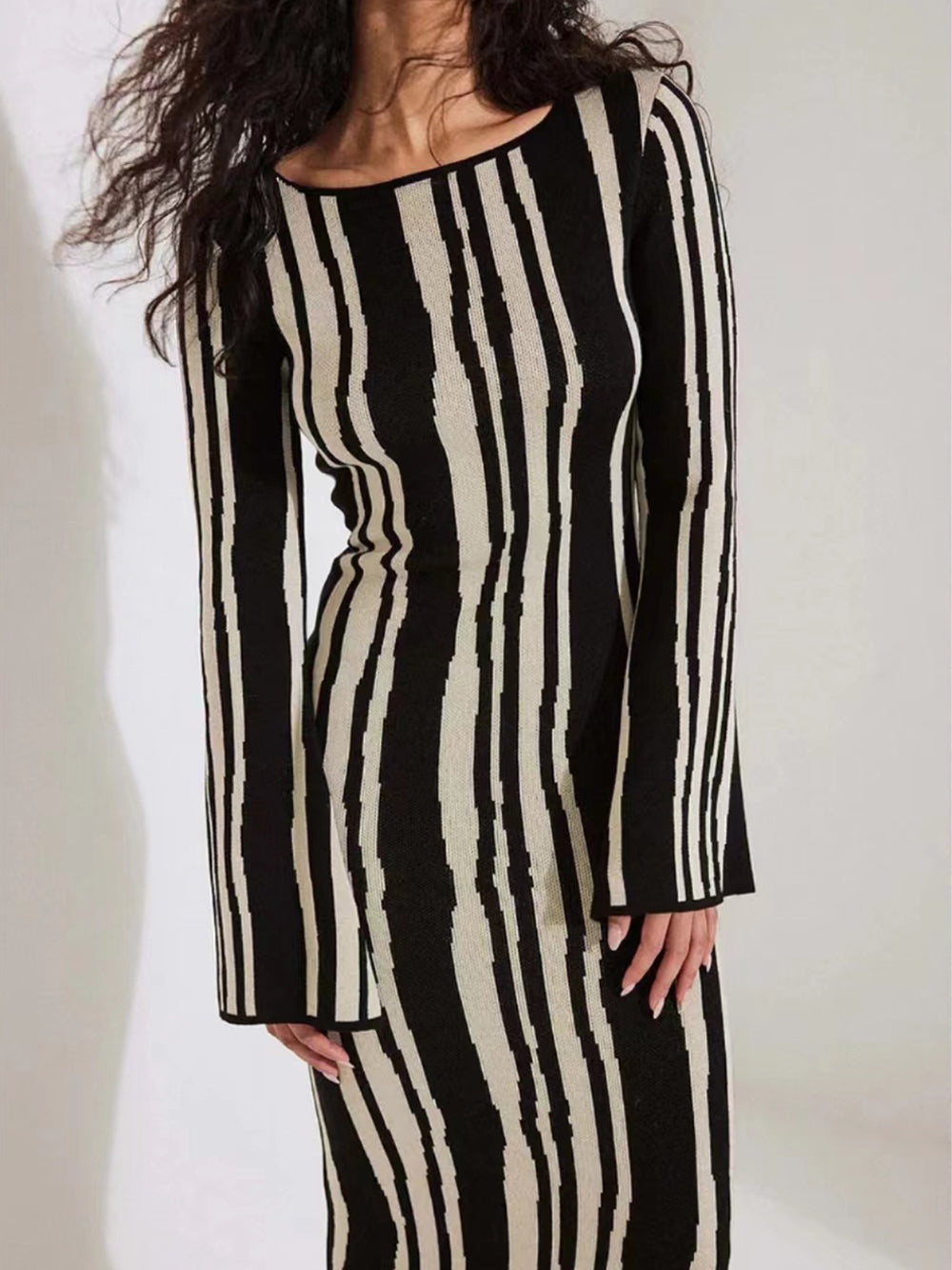 Contrast Bell Sleeve  Maxi Dress-CALLISTARI