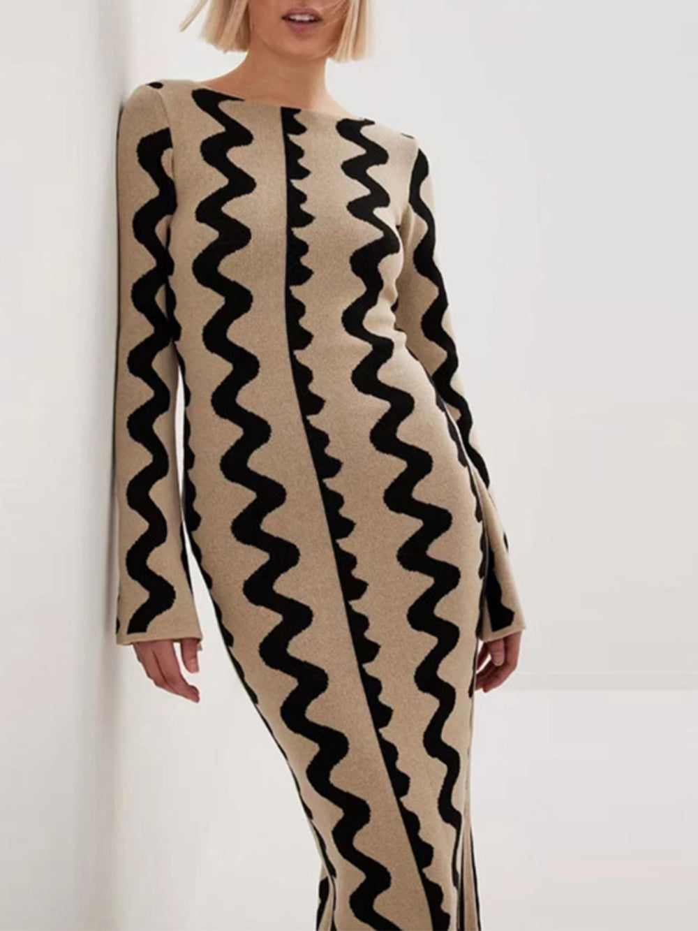 Contrast Bell Sleeve  Maxi Dress-CALLISTARI