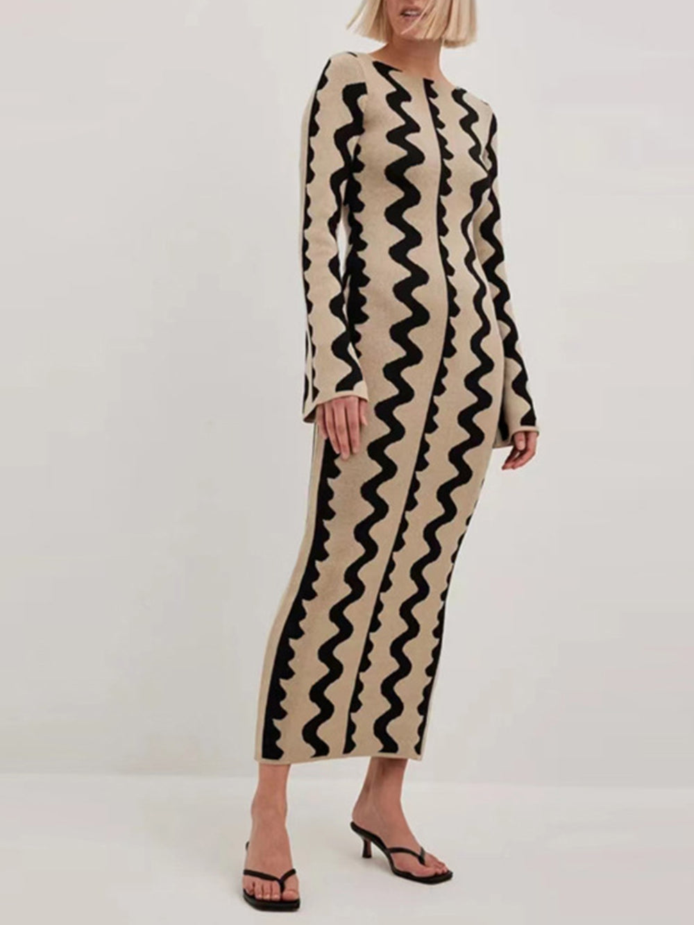 Contrast Bell Sleeve  Maxi Dress-CALLISTARI