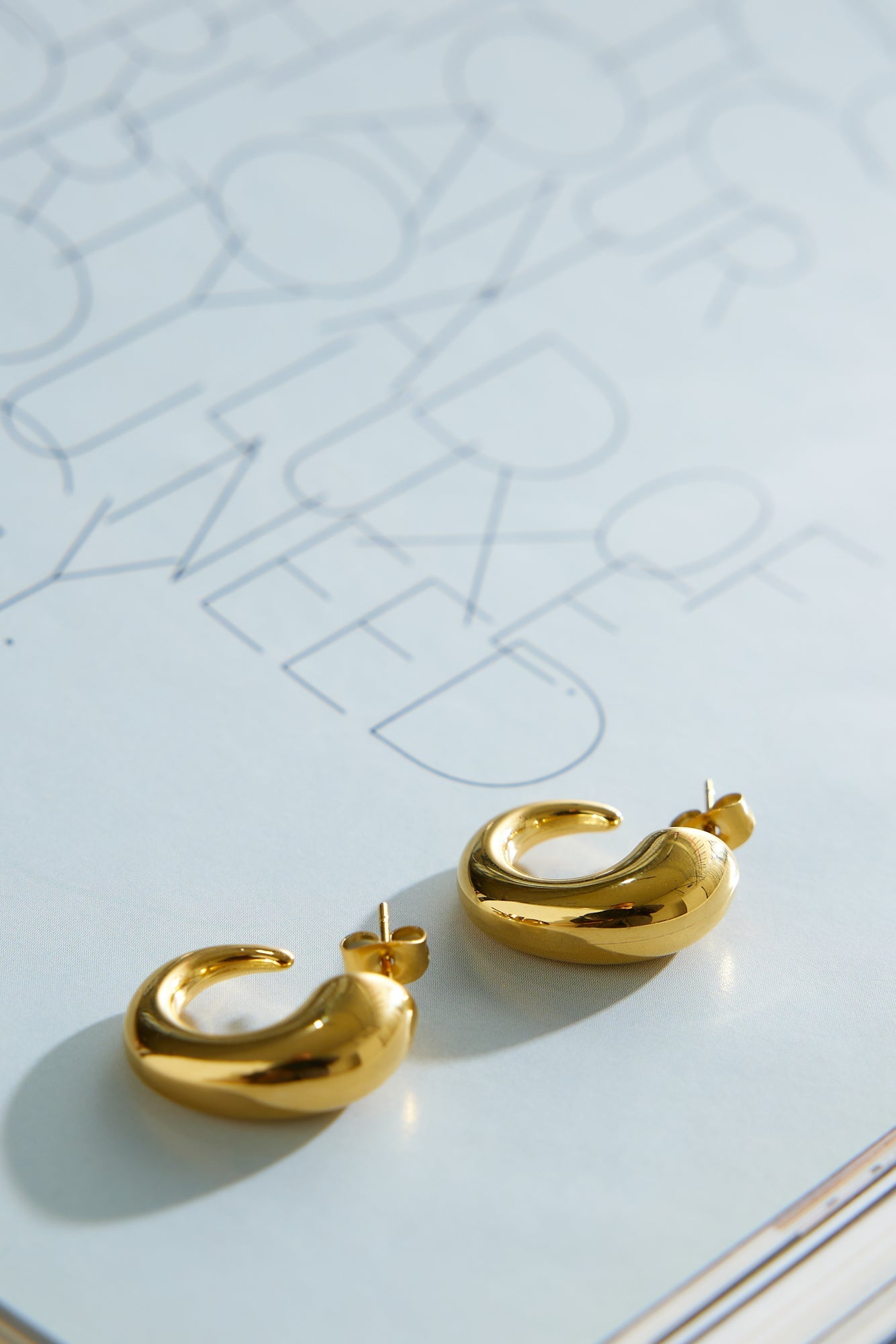 18k Gold Plated Smooth Sleek Hoop Earrings Gold-CALLISTARI