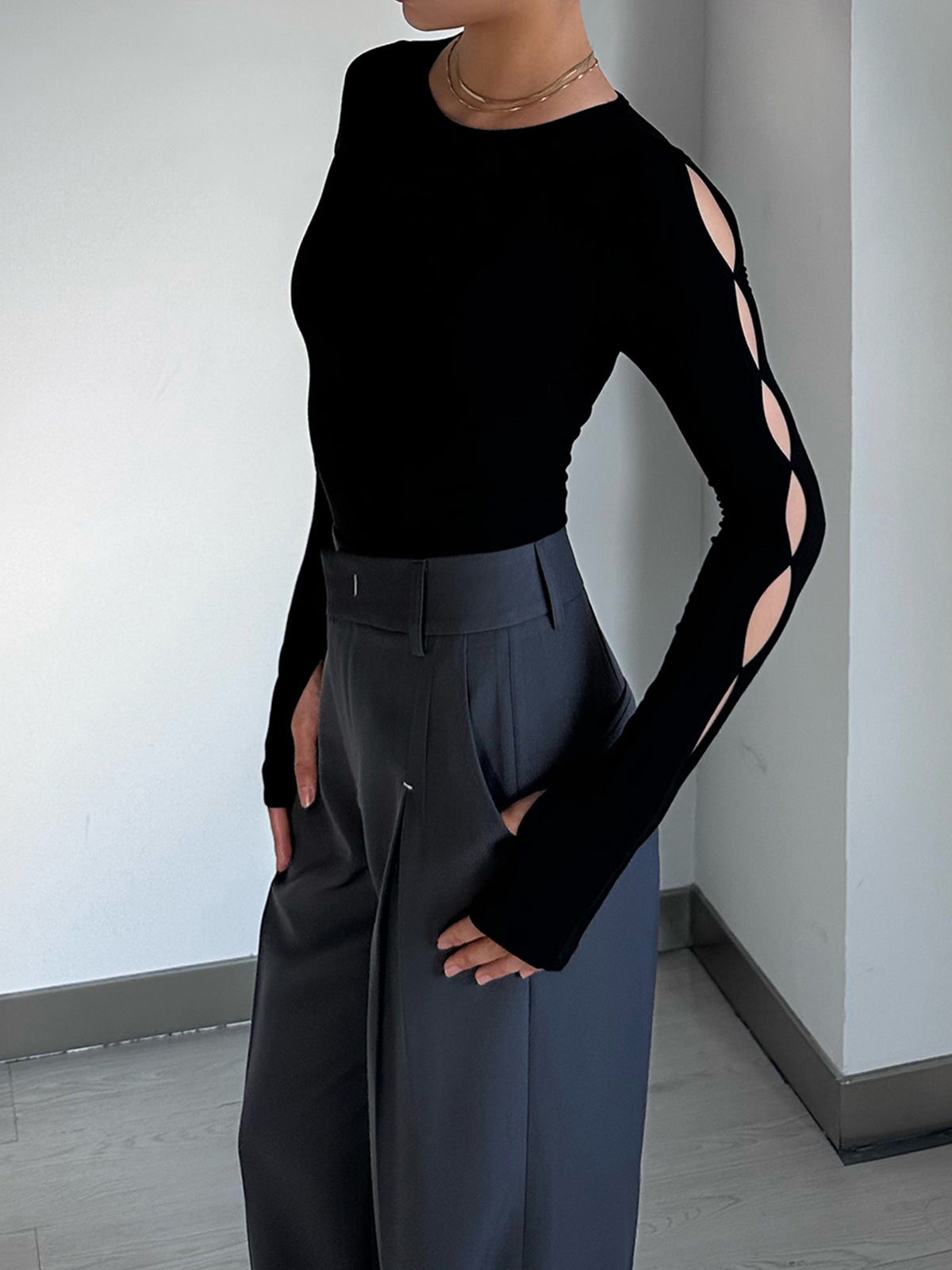Keyhole Cutout Long Sleeve Bodysuit-CALLISTARI