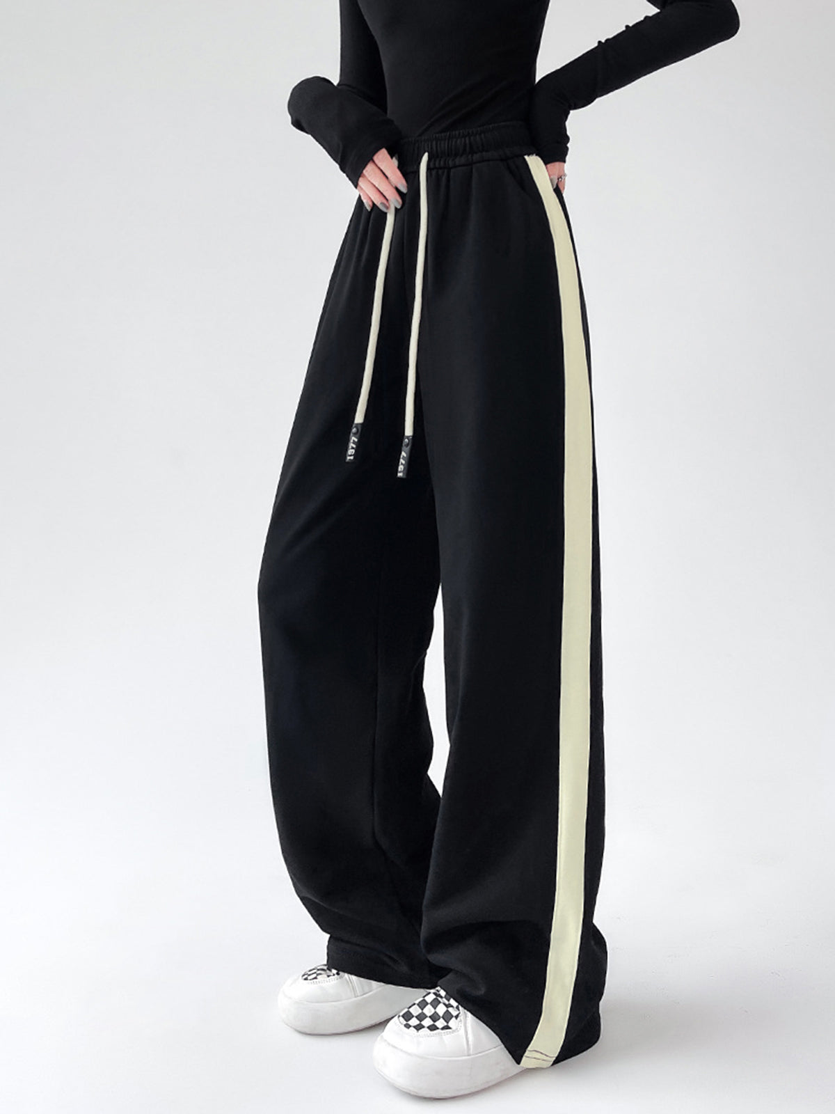Drawstring Contrast Trim Wide Leg Sweatpants-CALLISTARI