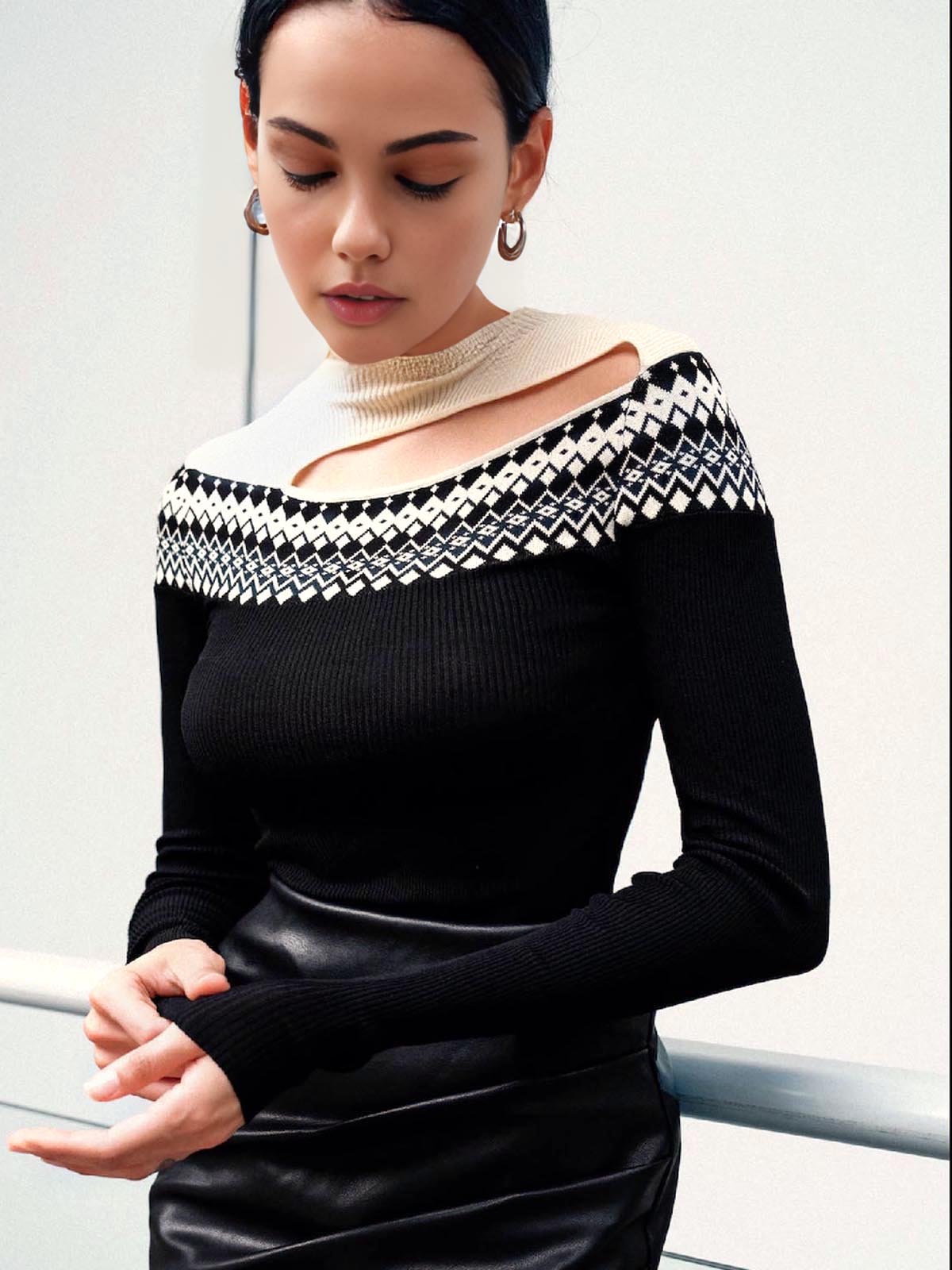 Two Tone Cutout Slim Sweater-CALLISTARI