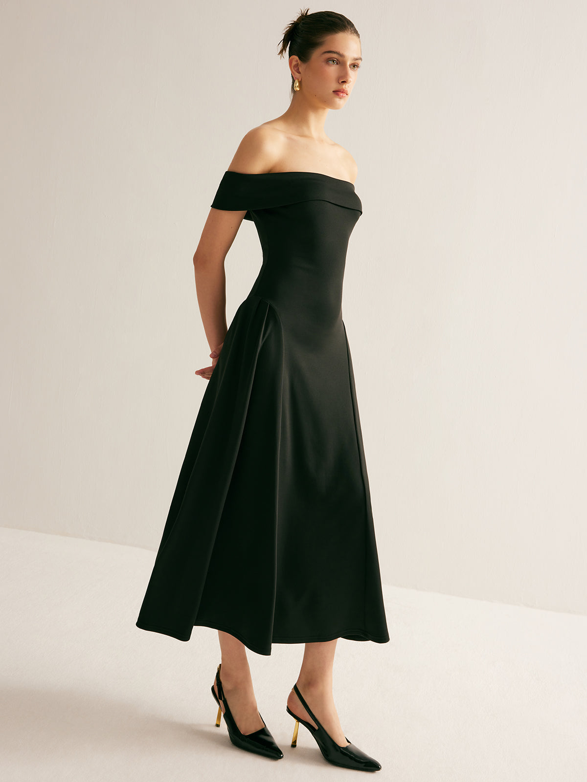 Straight Neck Pleated Dress-Mesadic