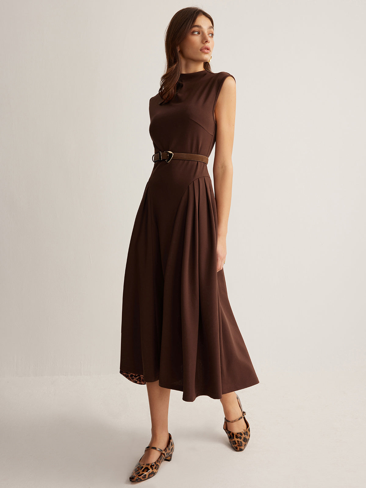 Sleeveless Pleated Pockets Dress Without Belt-Mesadic