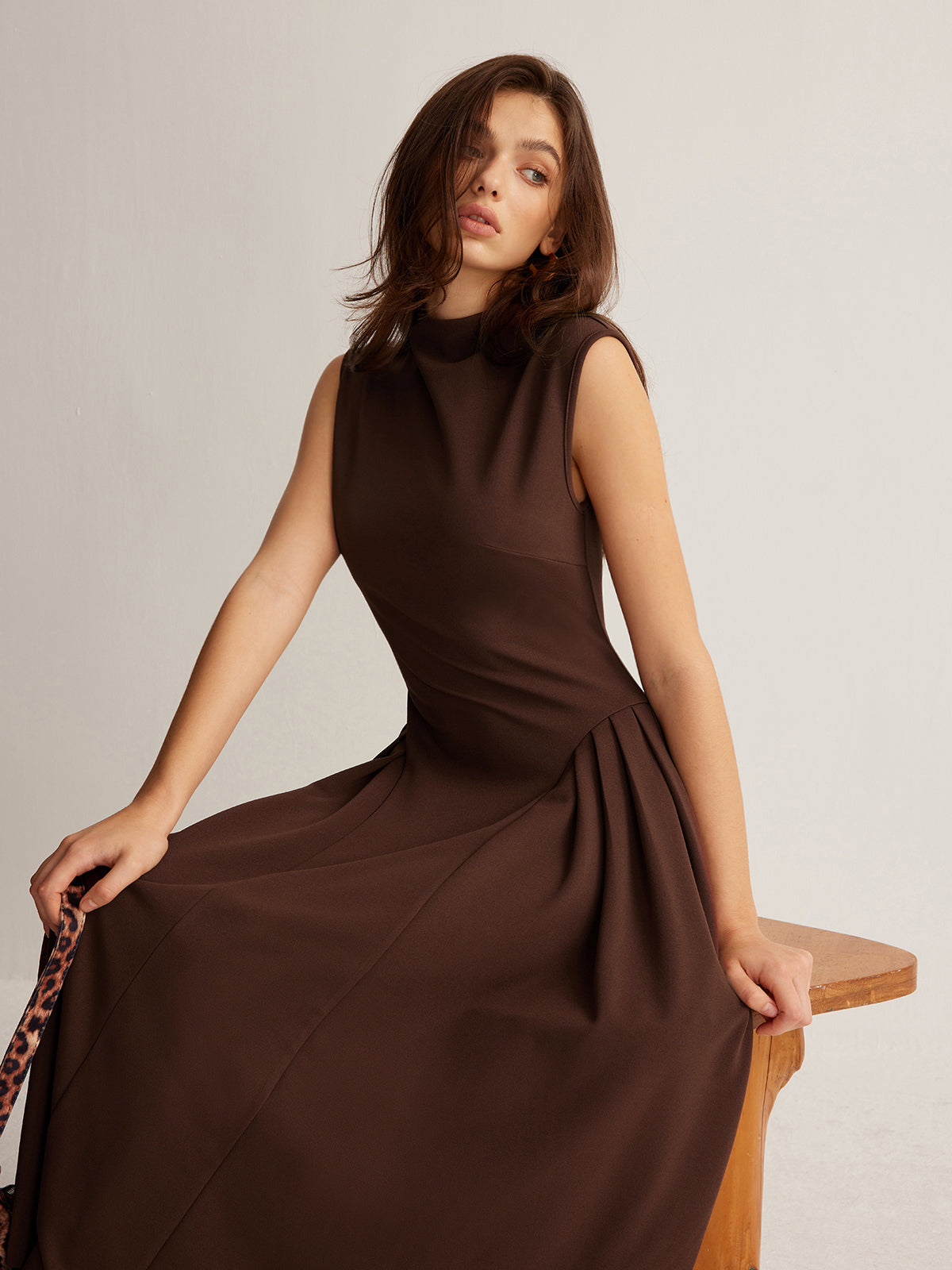 Sleeveless Pleated Pockets Dress Without Belt-Mesadic