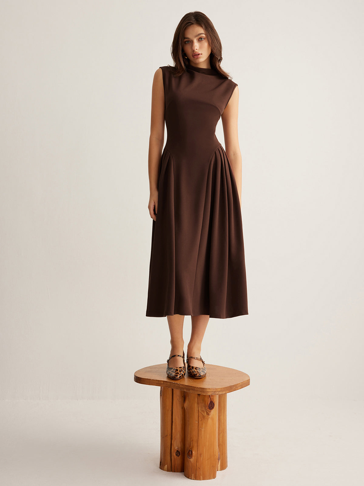 Sleeveless Pleated Pockets Dress Without Belt-Mesadic