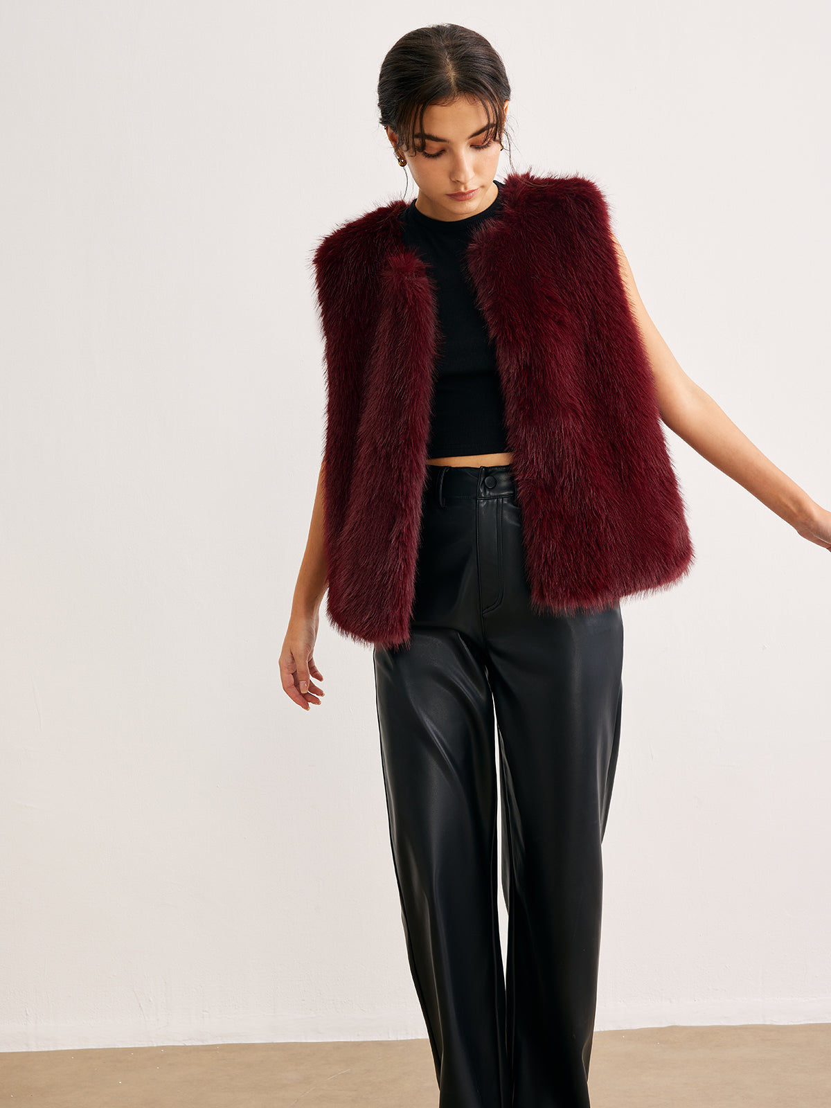 Minimalist Faux Fur Vest-Mesadic
