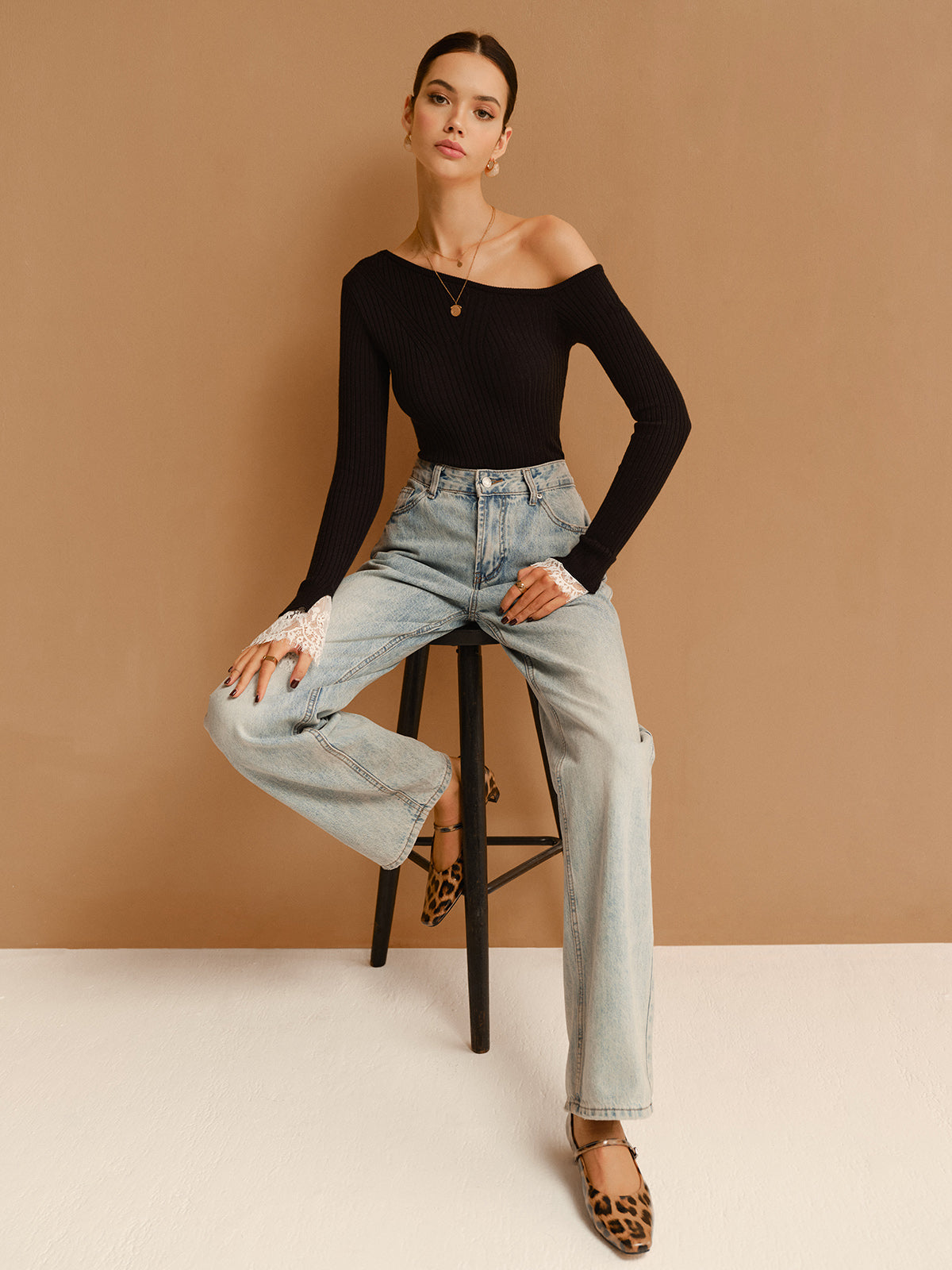 Asymmetrical Lace-Cuff Slim Sweater-Mesadic