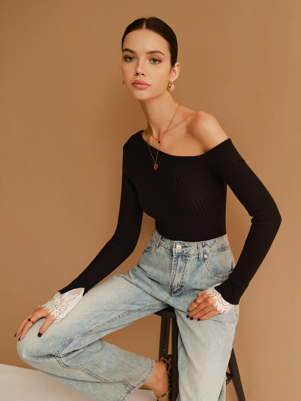 Asymmetrical Lace-Cuff Slim Sweater-Mesadic