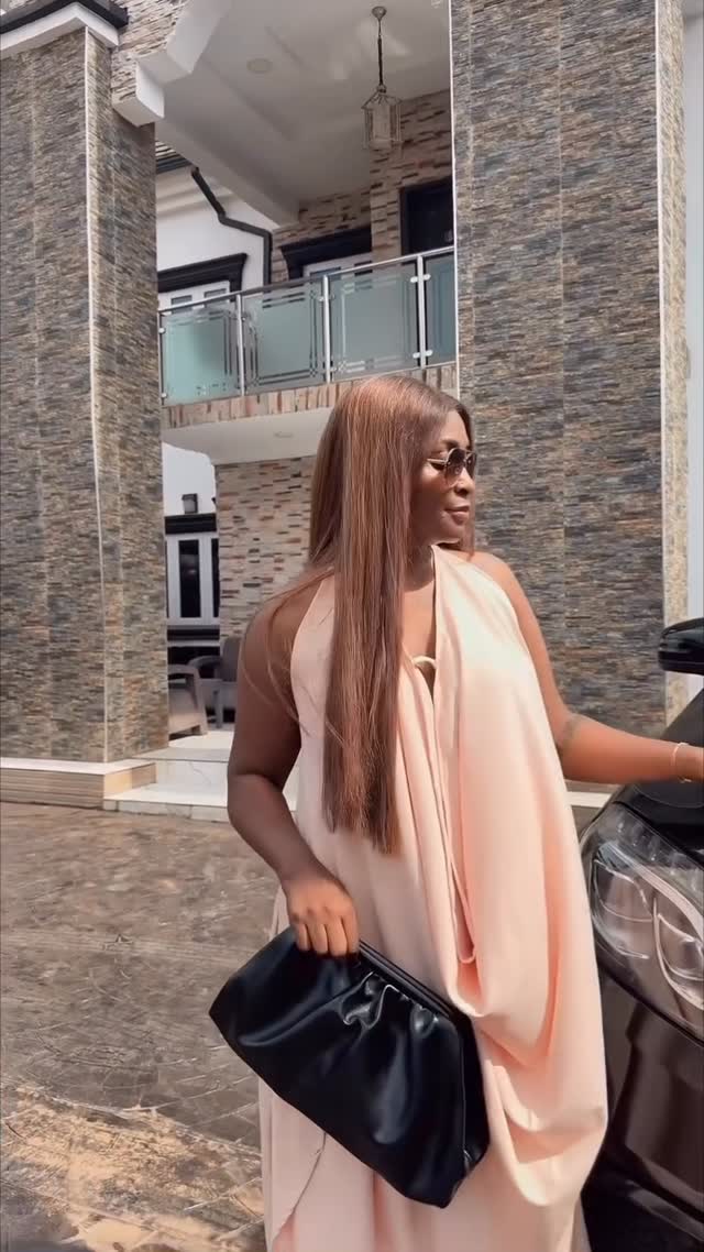 Ruffled backless top and wide-leg pants set