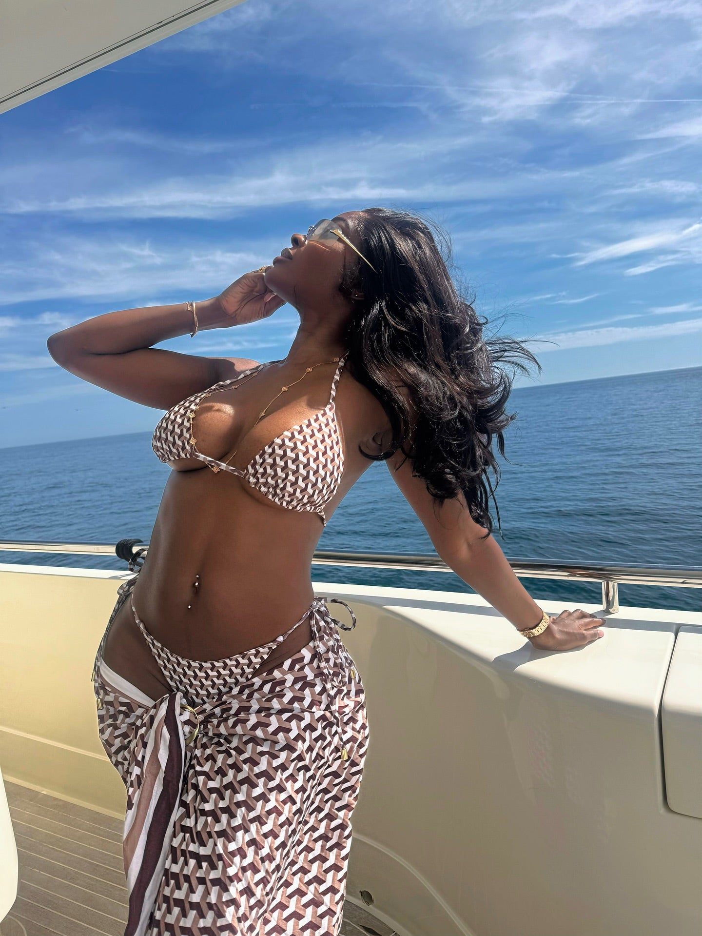 Brown and white geometric print bikini sarong set-Trafni