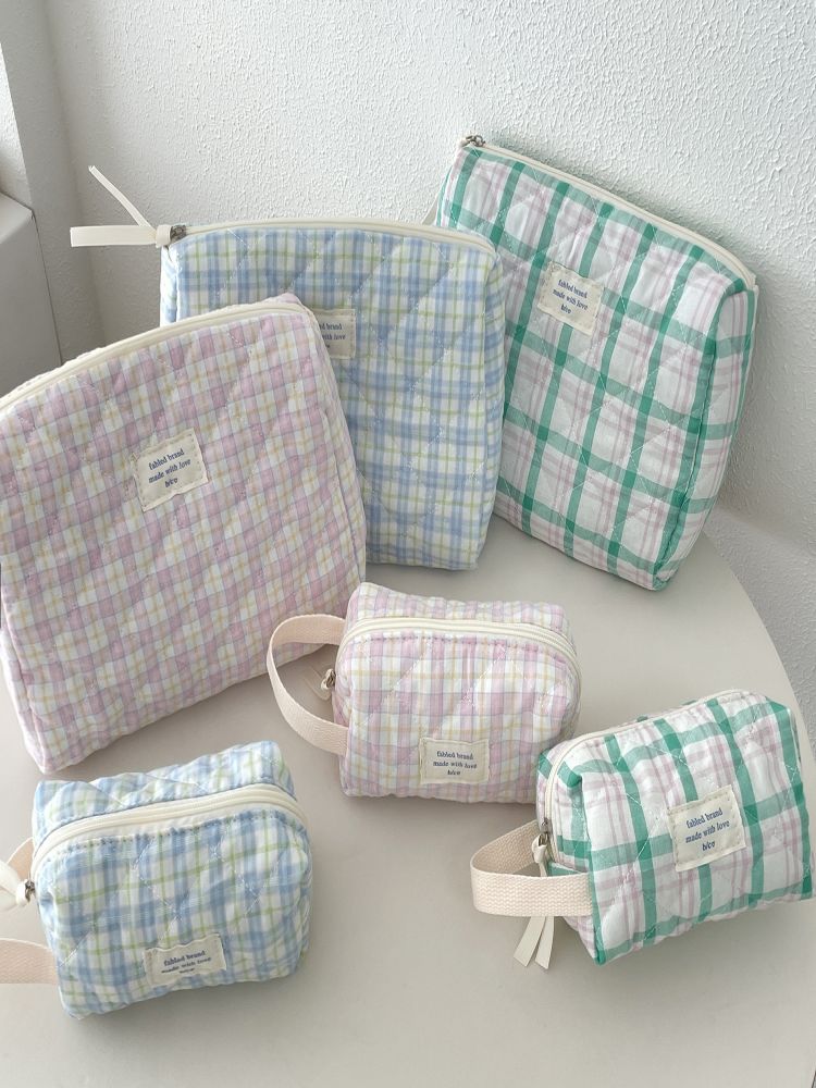 Diamond Grid Texture Makeup Bag-CALLISTARI