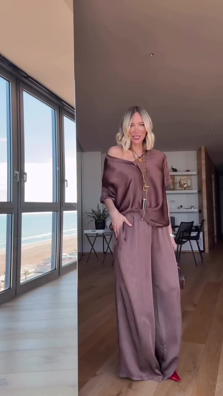 Pajama style satin V-neck trousers set