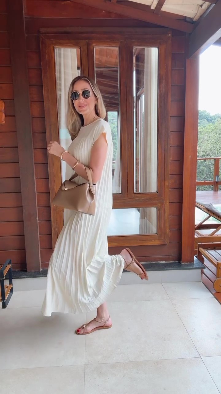 Resort pleated sleeveless maxi dress