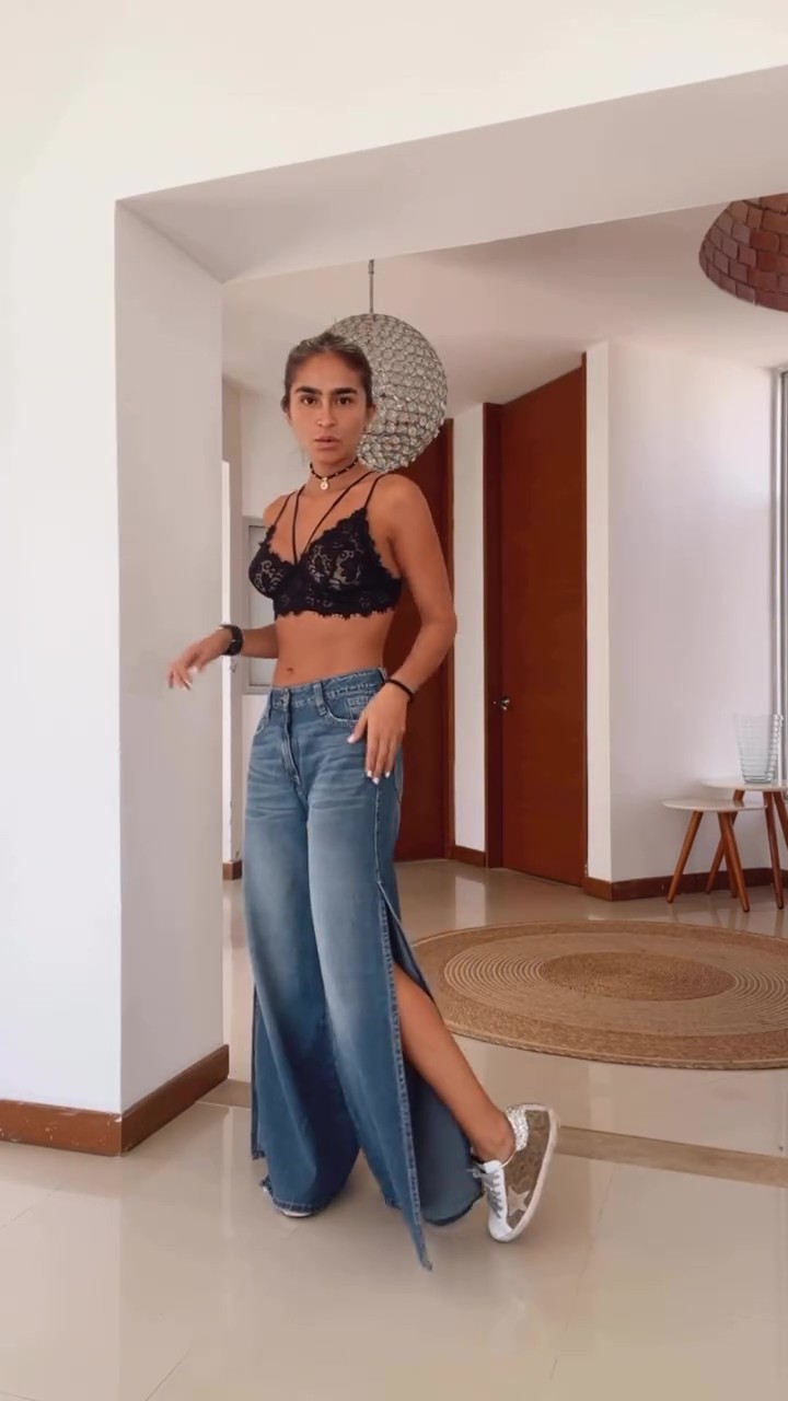 Street side slit jeans