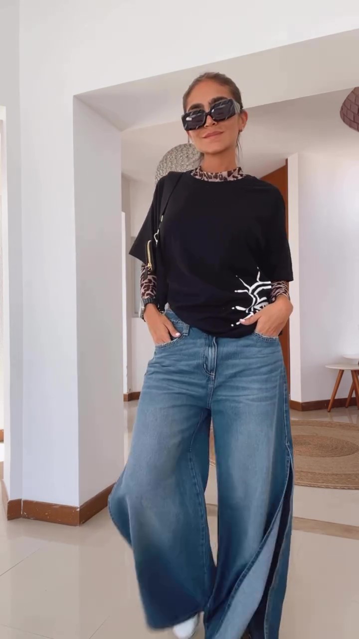 Street side slit jeans