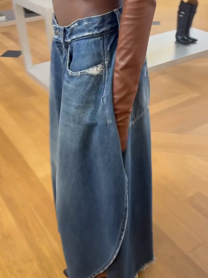 Mid-Wash Pleated Balloon-Leg Denim Jeans