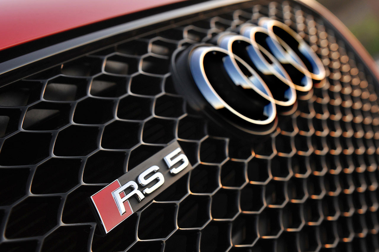 For 2007-2011 Audi A5 S5 8T Front Main Grille Gloss Black Honeycomb RS Style Grill with Emblem