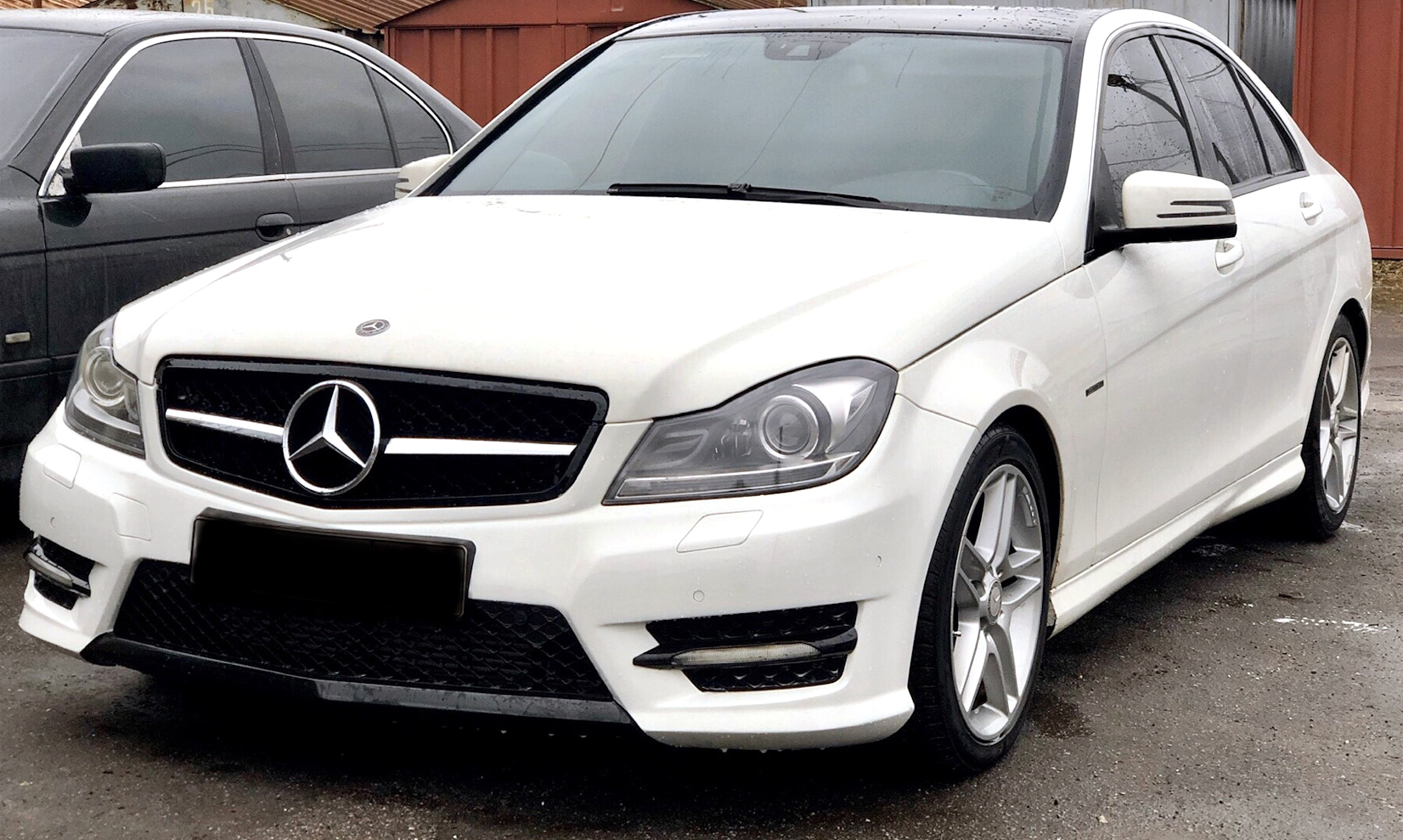 For 2008-2013 Mercedes Benz W204 C-Class C200 C250 C300 C350 Grill Chrome+ Black Front Grille with Emblem