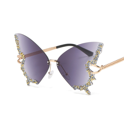 Schmetterlingsförmige, diamantenbesetzte, randlose Sonnenbrille, die das Gesicht schlanker erscheine