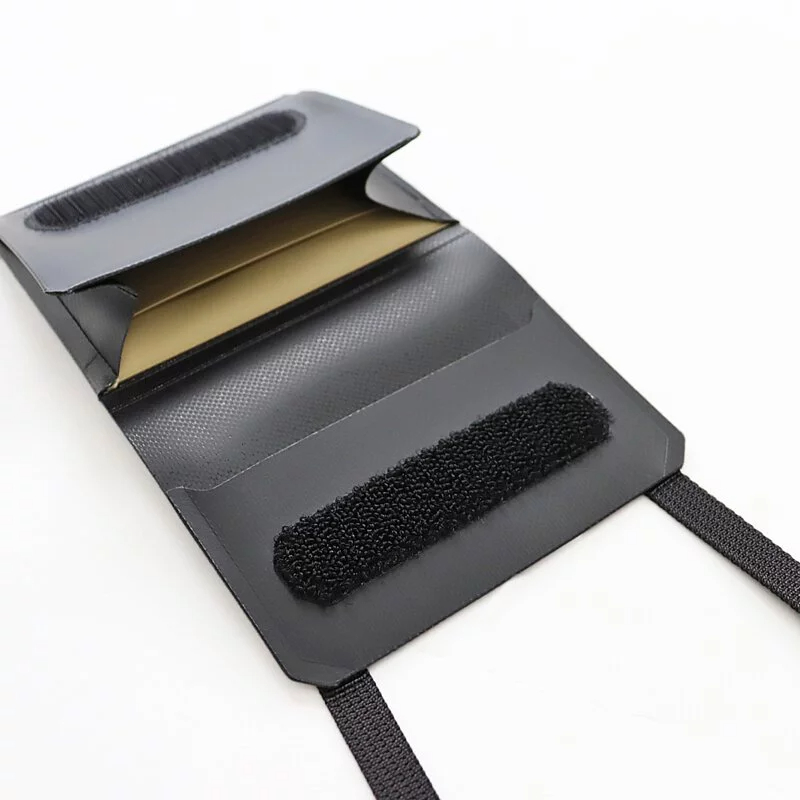 ストラップカードホルダー