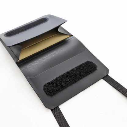 ストラップカードホルダー