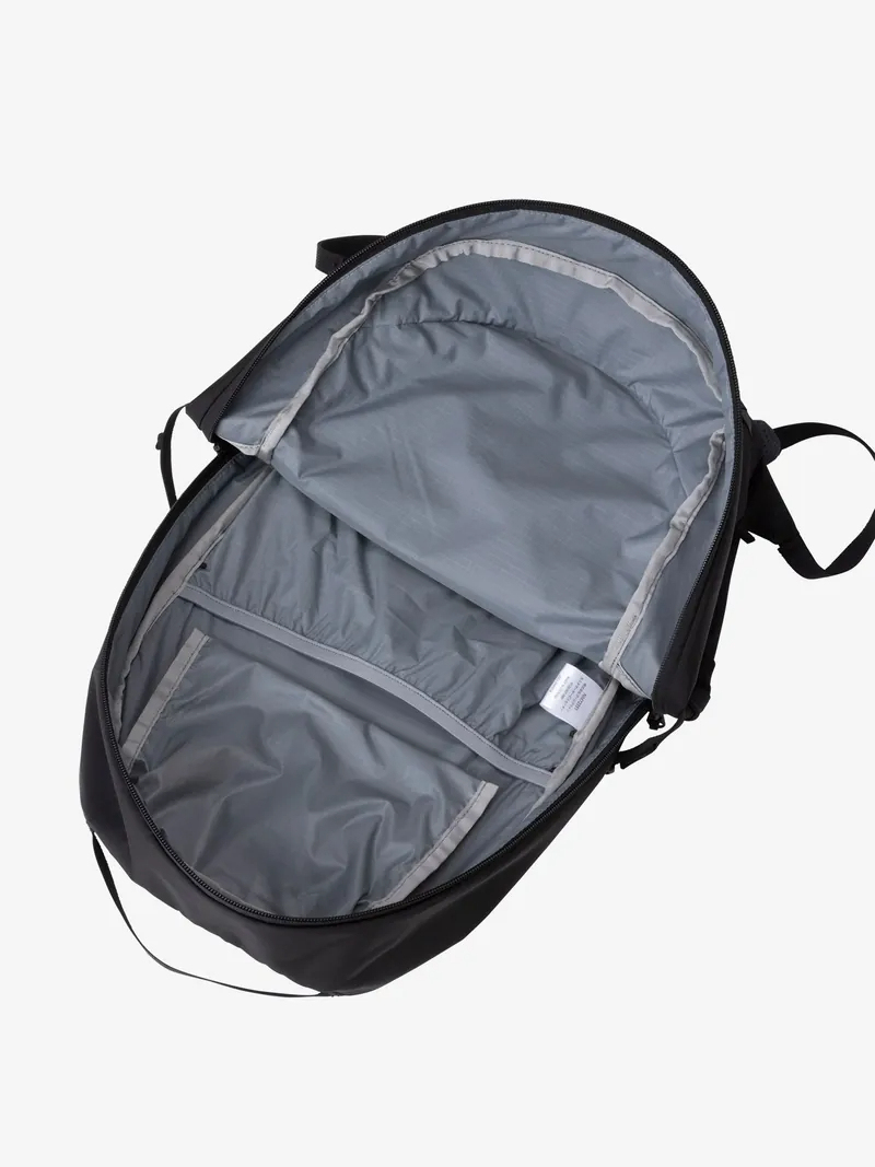 ナイロンバックパック 22L