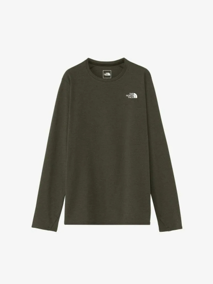胸元に小さなロゴが入ったロングTシャツ