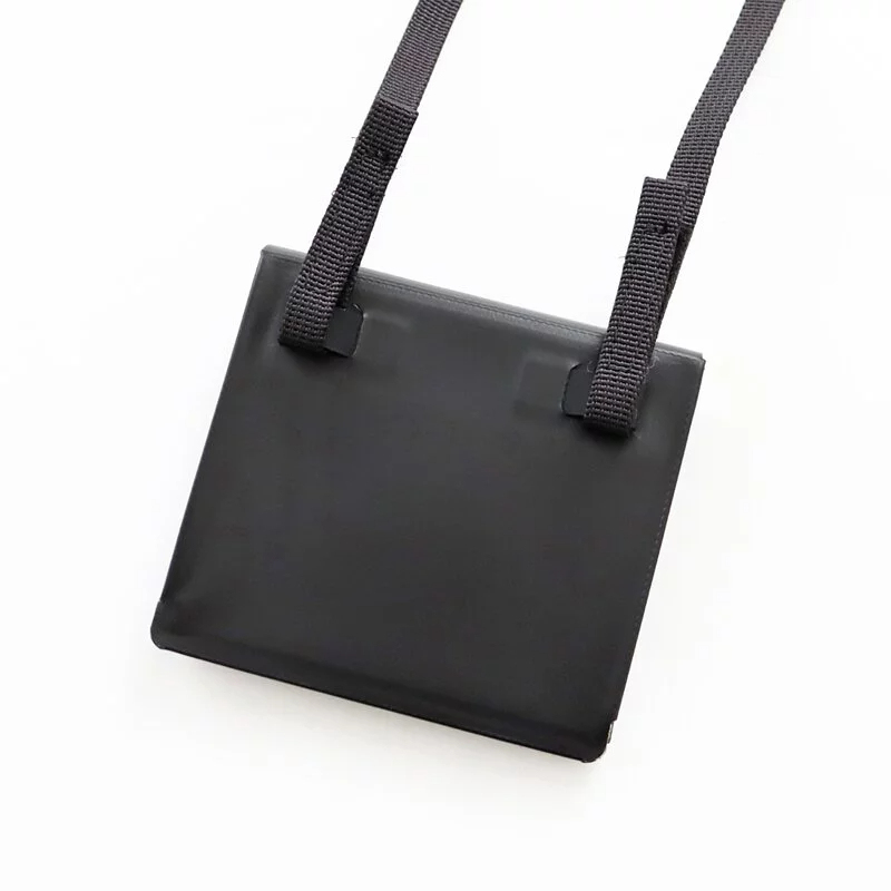 ストラップカードホルダー