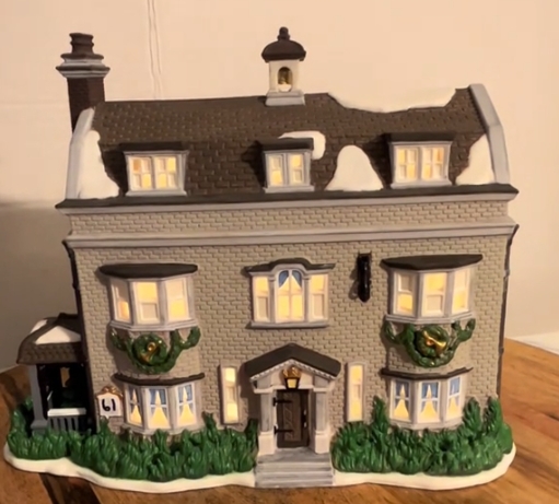 Gilmthtore Githtrls Christmas Village