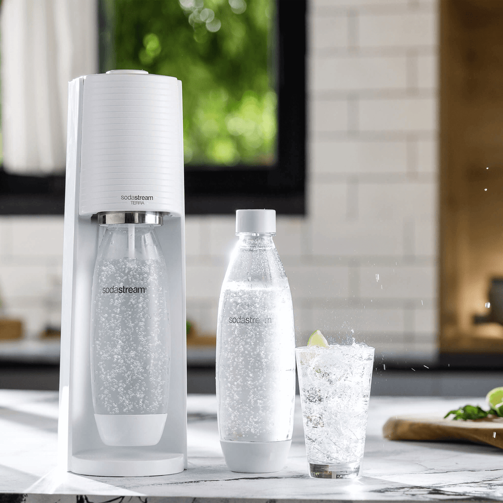 SodaStream FIZZI Sparkling Water Maker, 60L CO2 cylinder and 1L plastic bottle included, Black, Soda Maker