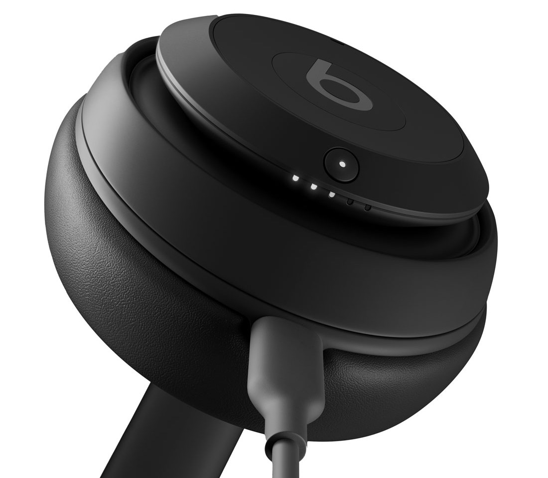 Beats Studio Pro in Black with USB-C cable plugged in