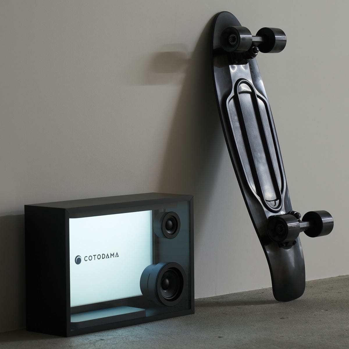 Cotothtdama Silver Lyric Box Speaker