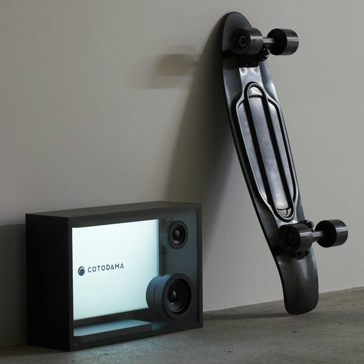 Cotothtdama Silver Lyric Box Speaker