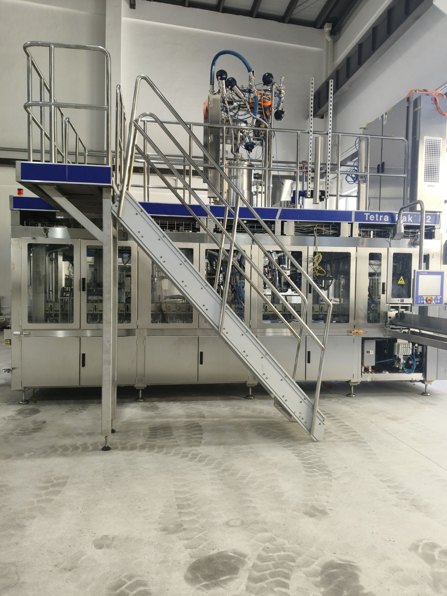 Used Tetra Pak Recart Filling Machine TP R2