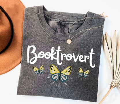 Booktrovert T-shirt