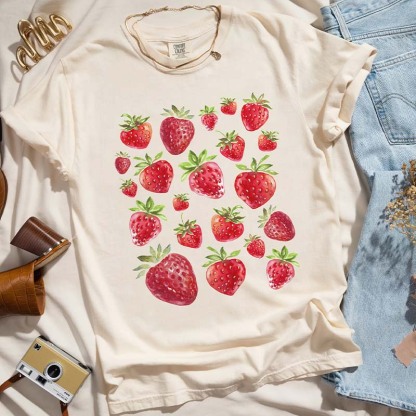 Strawberry Aesthetic Vintage Graphic T-Shirt-carlalin