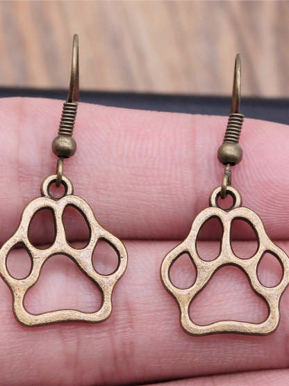 Lovely Paw Hollow Carving Earrings-carlalin
