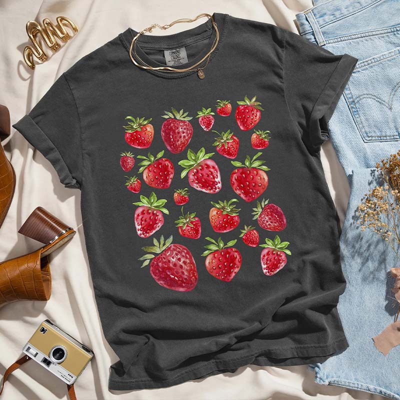 Strawberry Aesthetic Vintage Graphic T-Shirt-carlalin
