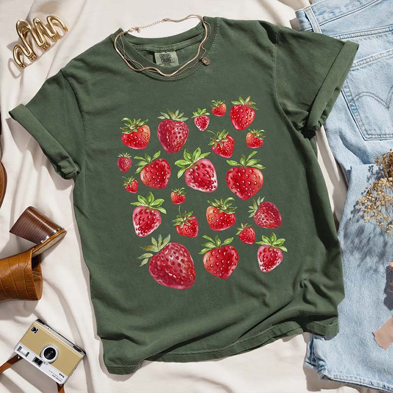 Strawberry Aesthetic Vintage Graphic T-Shirt-carlalin