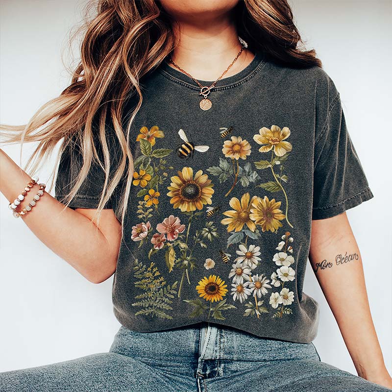 Bee Floral Graphic Botanical Nature Lover T-Shirt-carlalin