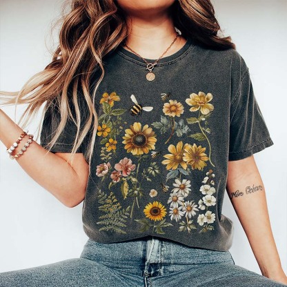 Bee Floral Graphic Botanical Nature Lover T-Shirt-carlalin